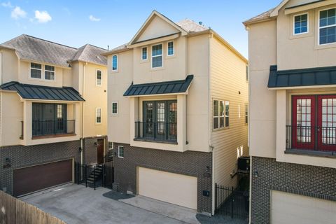Photo of 5525 Petty Street #B, Houston, TX 77007 (MLS # 84211957)
