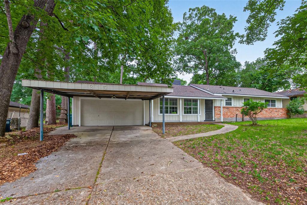 Photo of 315 Hollywood Drive, Conroe, TX 77303 (MLS # 38329024)