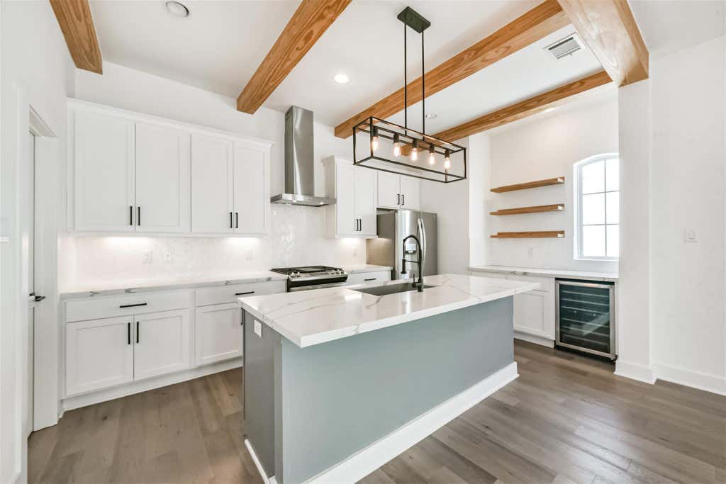 Photo of 1039 W 24th Street, Houston, TX 77008 (MLS # 11202734)