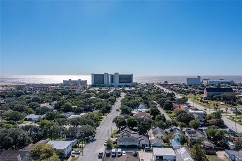 Photo of 5205 Avenue R 1/2, Galveston, TX 77551 (MLS # 79284130)