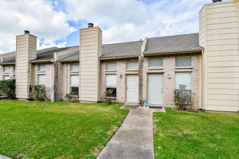 Townhouse For Sale - 3007 Creekview Drive<br/> Fort Bend County, Missouri City, TX 77459