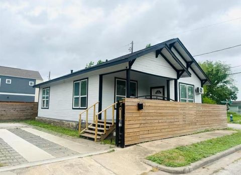 Photo of 2400 Burkett Street, Houston, TX 77004 (MLS # 91652700) Photo of 2400 Burkett Street, Houston, TX 77004 (MLS # 91652700)