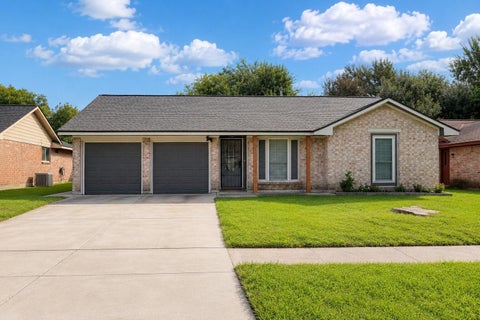 Photo of 13638 Greenridge Drive, Sugar Land, TX 77498 (MLS # 42005491)