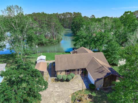 Homes For Sale - 8805 Lakeshore Drive<br/> Montgomery, TX 77316