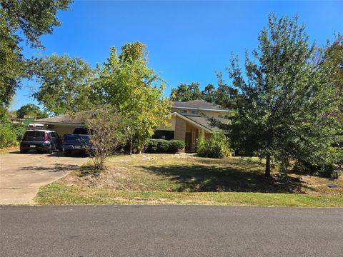 Photo of 1740 Crownover Road, Houston, TX 77080 (MLS # 57465064)