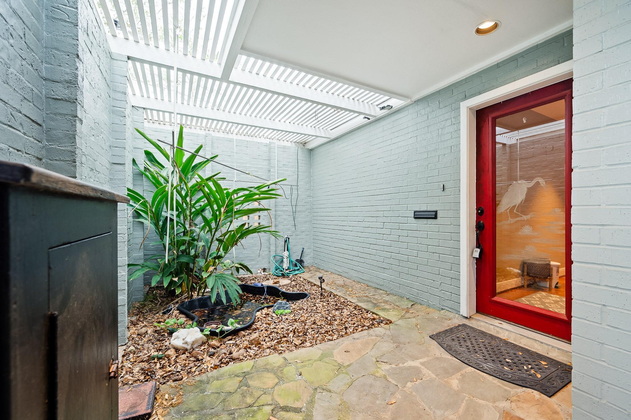 2111 N Galveston Avenue