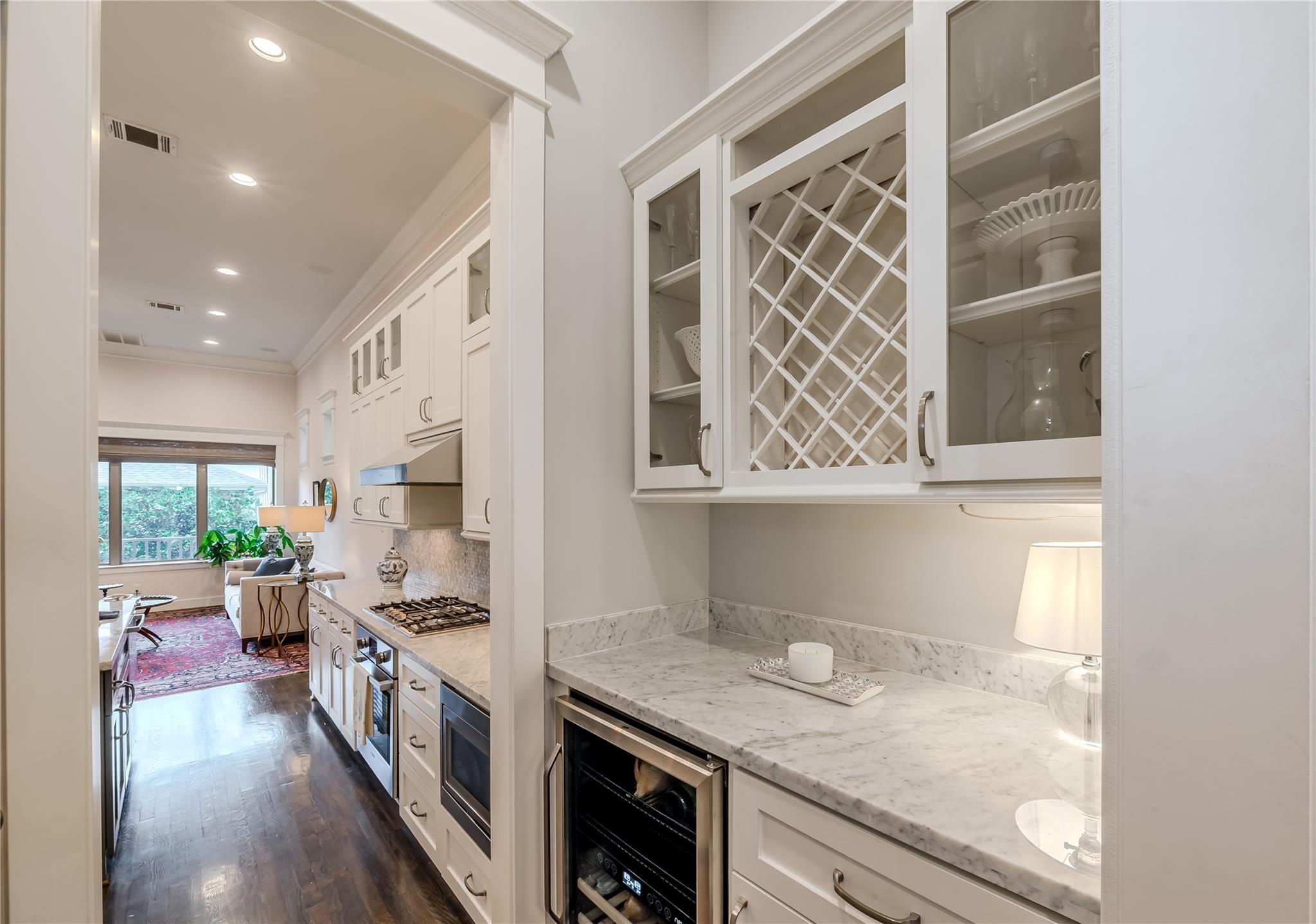 Houston, Texas 77008, United States, 3 Bedrooms Bedrooms, ,4 BathroomsBathrooms,Residential,Active,168369