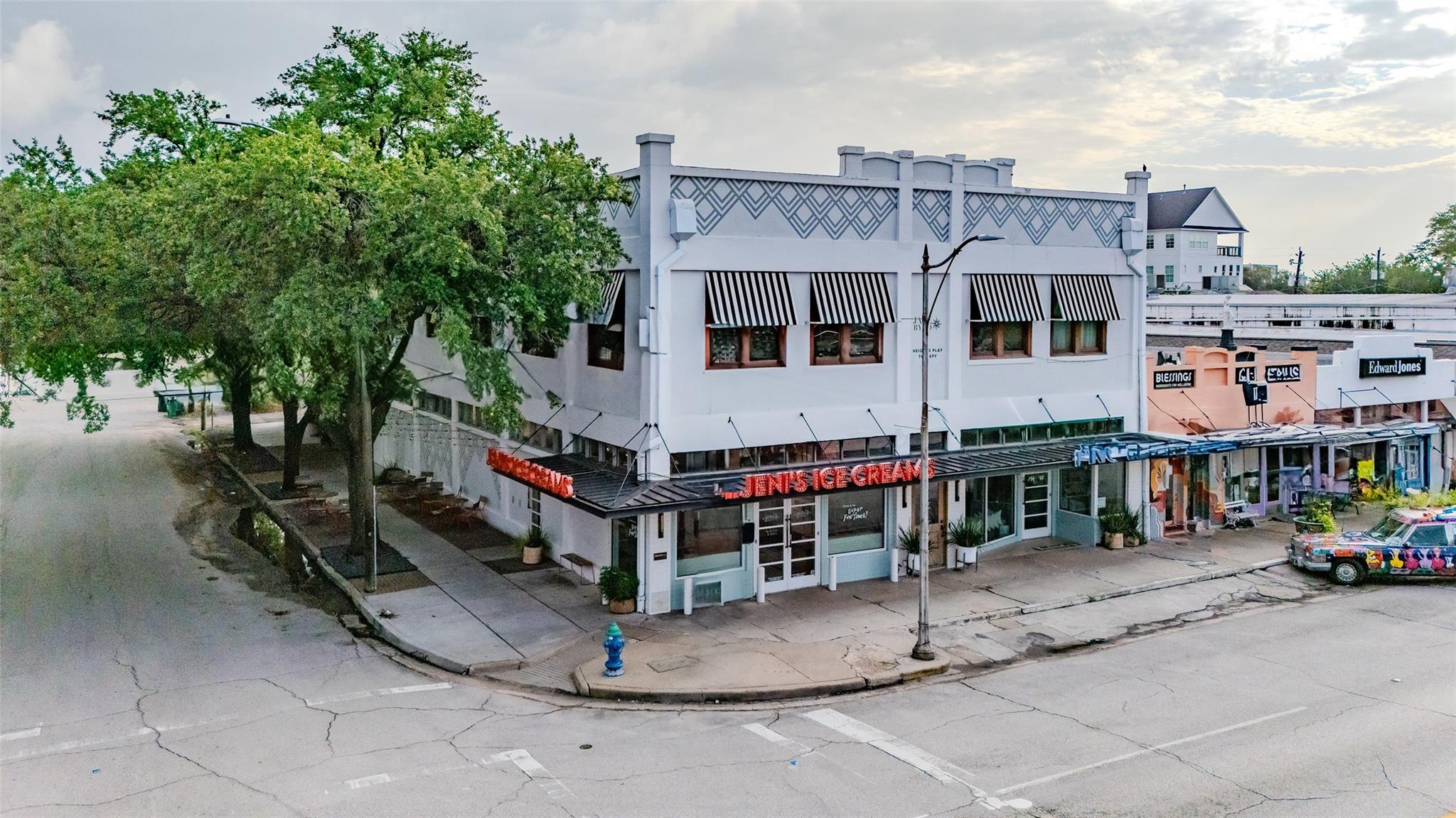 Houston, Texas 77008, United States, 3 Bedrooms Bedrooms, ,4 BathroomsBathrooms,Residential,Active,168369