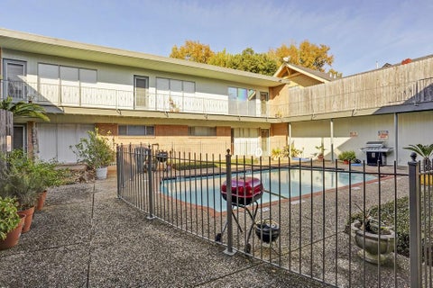 Photo of 3703 Roseland Street #4, Houston, TX 77006 (MLS # 7981765)