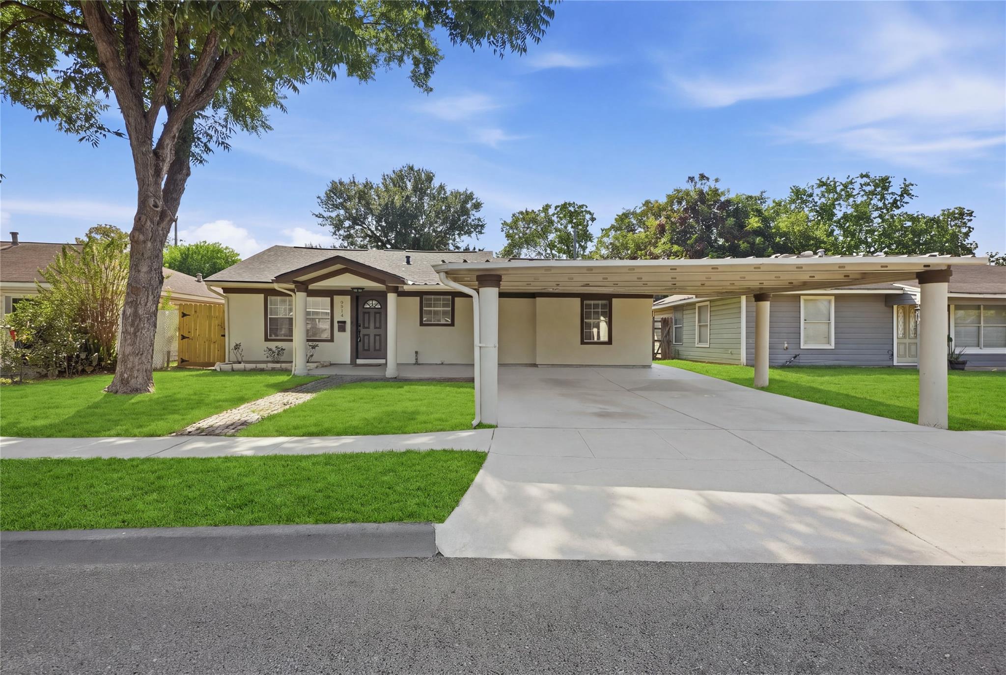 2418 Huntington Drive