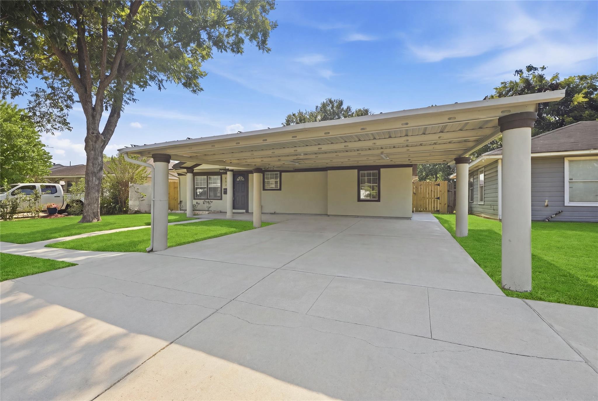 2418 Huntington Drive