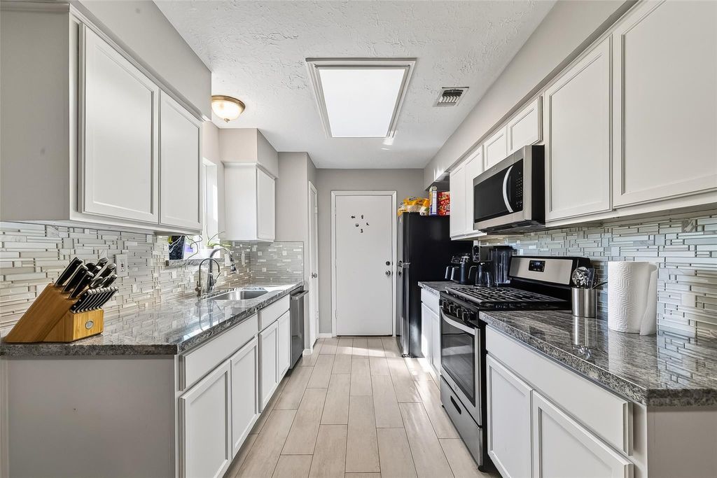 Photo of 2407 Brookford Drive, Missouri City, TX 77489 (MLS # 18863184)