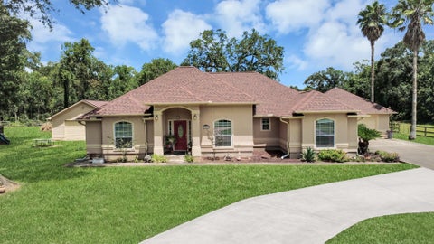 Photo of 1102 W Point Drive, Rosharon, TX 77583 (MLS # 40342396)