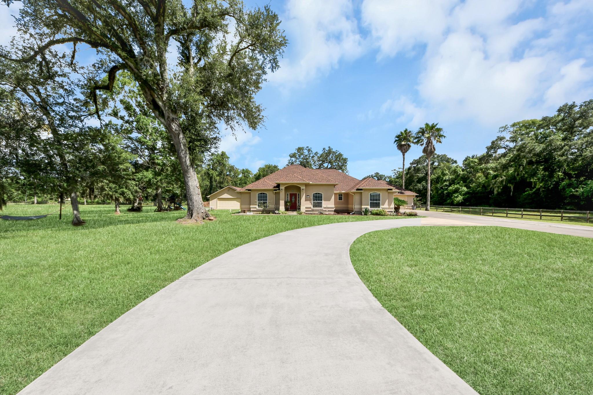 1102 W Point Drive