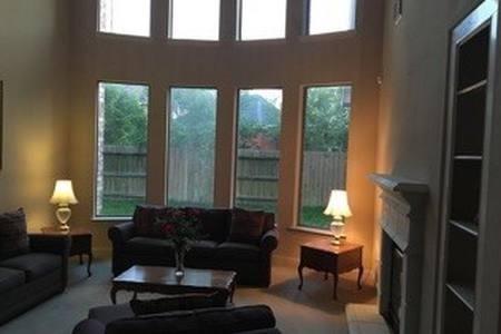 7606 Crystal Isle Lane