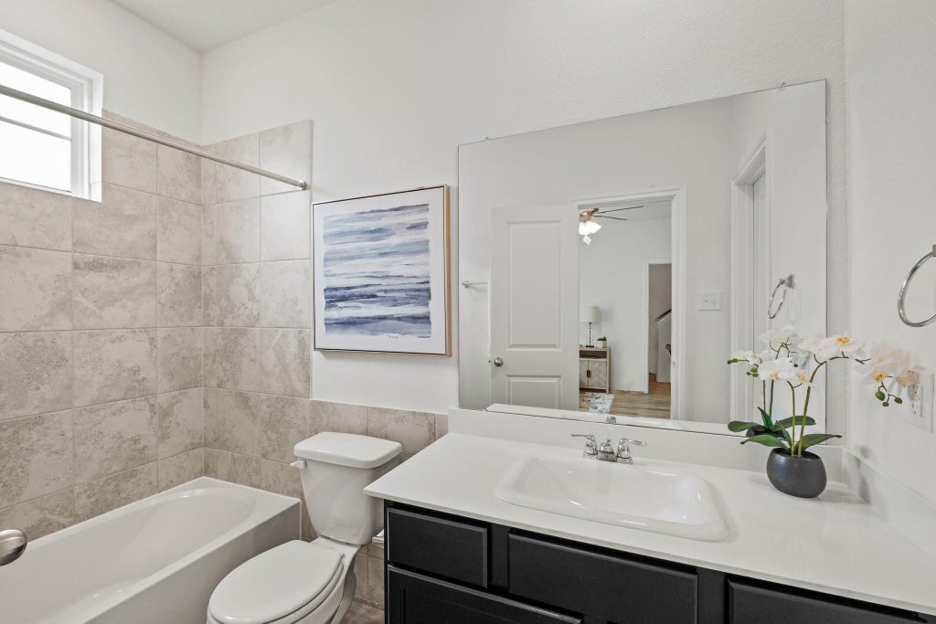 Photo of 1408 Wycliffe Drive #C, Houston, TX 77043 (MLS # 71570176)