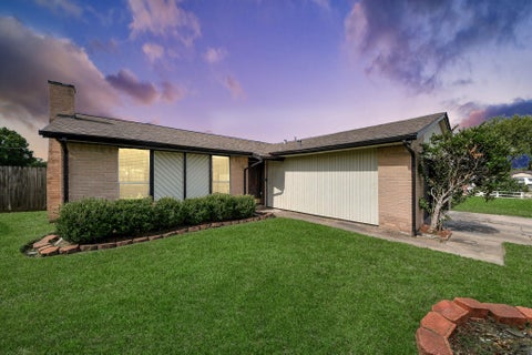 Photo of 7023 Maczali Drive, Houston, TX 77489 (MLS # 31009603)