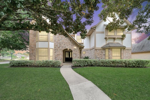 Photo of 820 Wood Bridge Circle, Sugar Land, TX 77498 (MLS # 95072240)