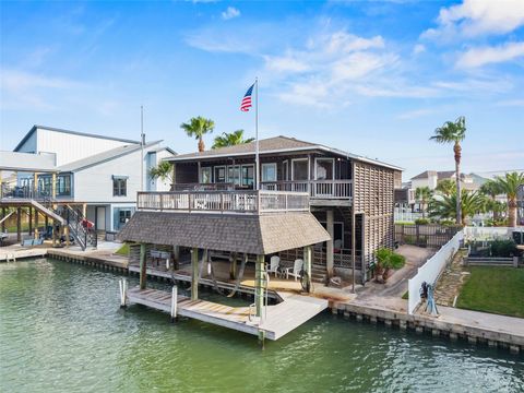 Photo of 523 Paradise Drive, Galveston, TX 77554 (MLS # 27588868)
