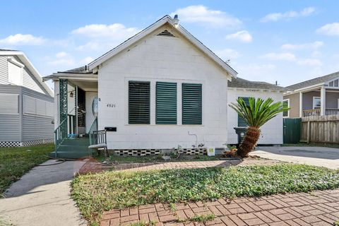 Photo of 4921 Alamo Drive, Galveston, TX 77551 (MLS # 44037113)