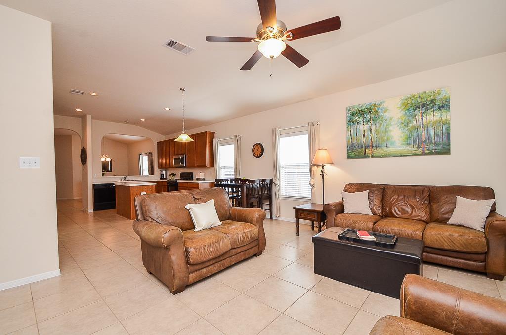 614 W Newport Bend