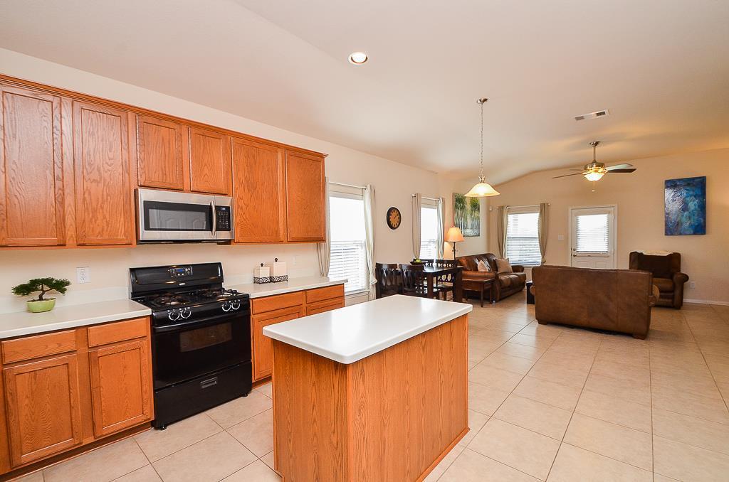 614 W Newport Bend