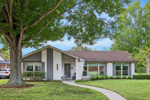 Photo of 3731 Sun Valley Drive, Houston, TX 77025 (MLS # 66107855)