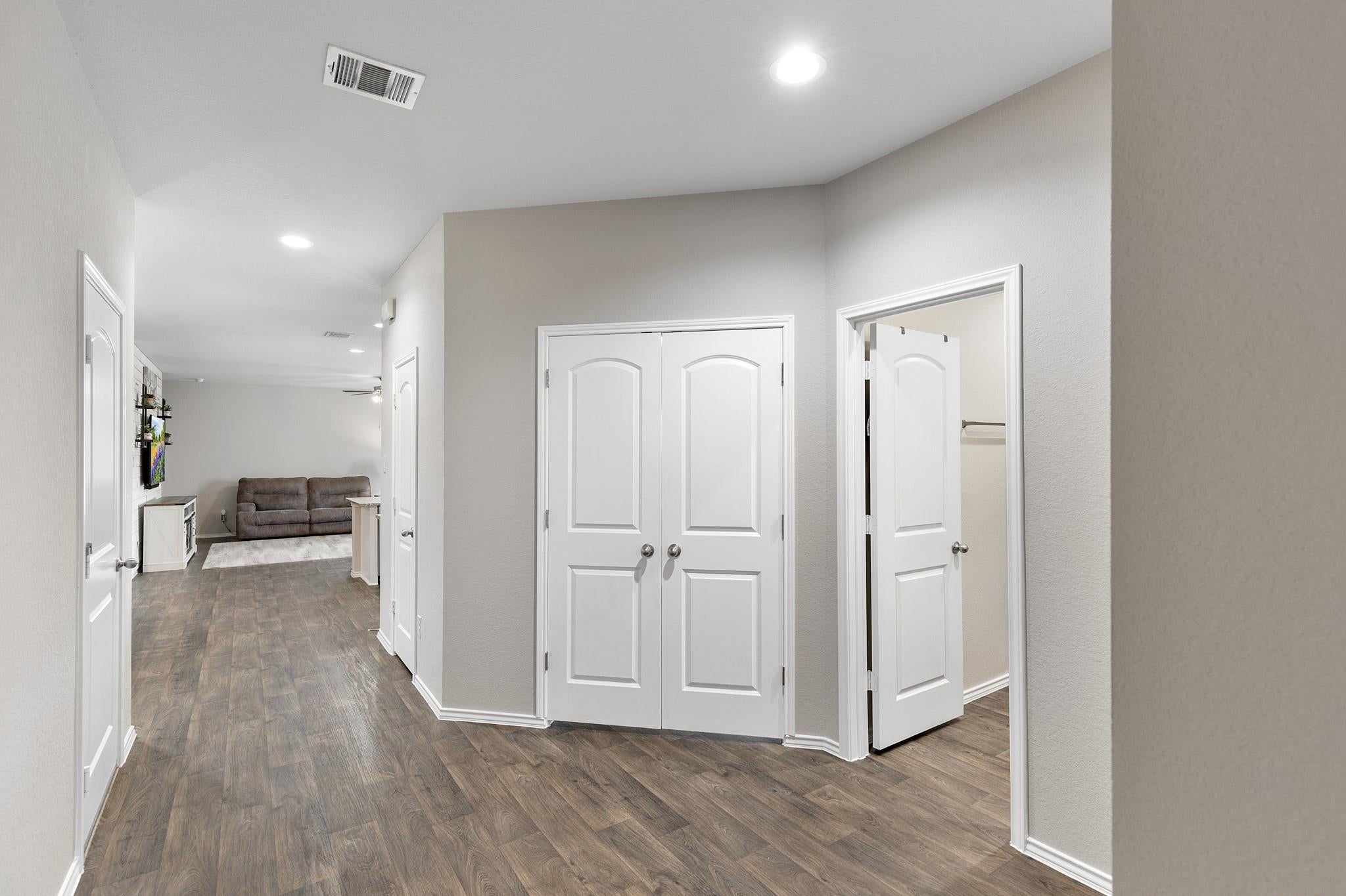 7906 Tamarind Lane