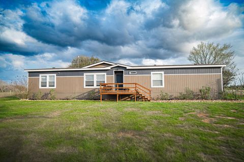 Homes For Sale - 1689 County Road 315<br/> Yoakum, TX 77995