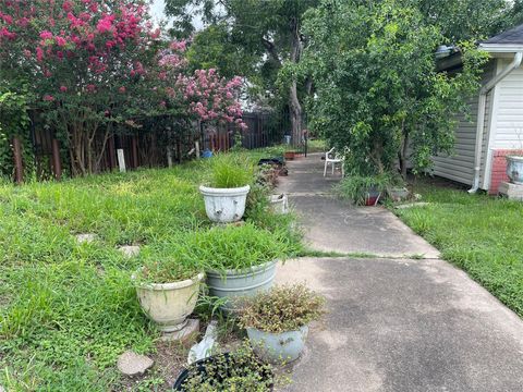 Tiny photo for 7403 N Dearborn Street, Houston, TX 77055 (MLS # 64486004)