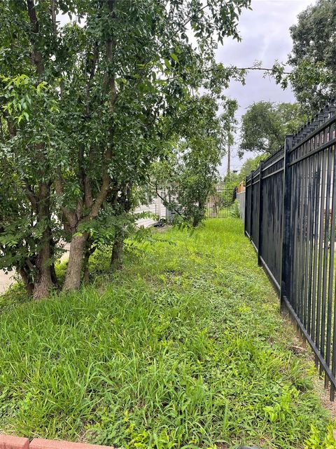 Tiny photo for 7403 N Dearborn Street, Houston, TX 77055 (MLS # 64486004)