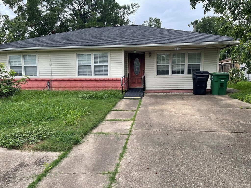 Photo of 7403 N Dearborn Street, Houston, TX 77055 (MLS # 64486004)