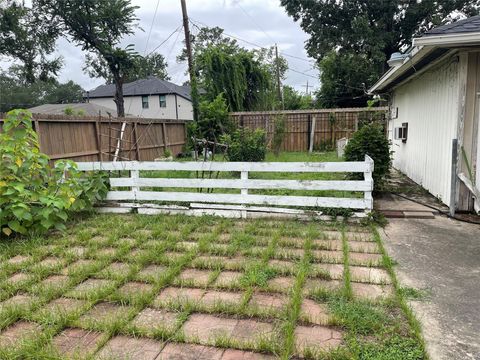 Tiny photo for 7403 N Dearborn Street, Houston, TX 77055 (MLS # 64486004)