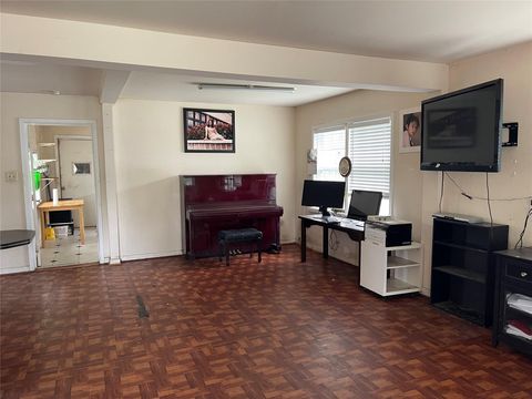 Tiny photo for 7403 N Dearborn Street, Houston, TX 77055 (MLS # 64486004)