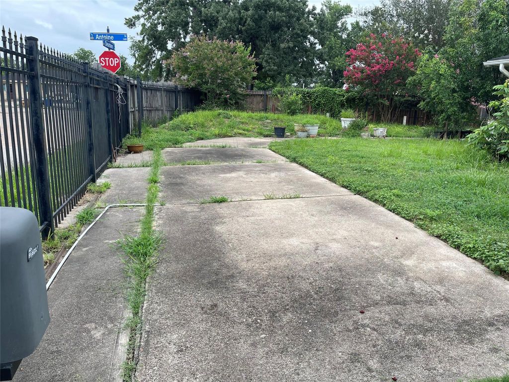 Photo of 7403 N Dearborn Street, Houston, TX 77055 (MLS # 64486004)