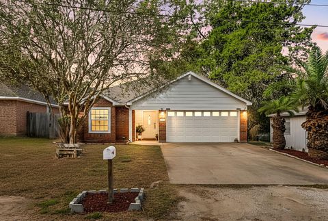 Photo of 704 Charter Street, Columbus, TX 78934 (MLS # 51640248) Photo of 704 Charter Street, Columbus, TX 78934 (MLS # 51640248)