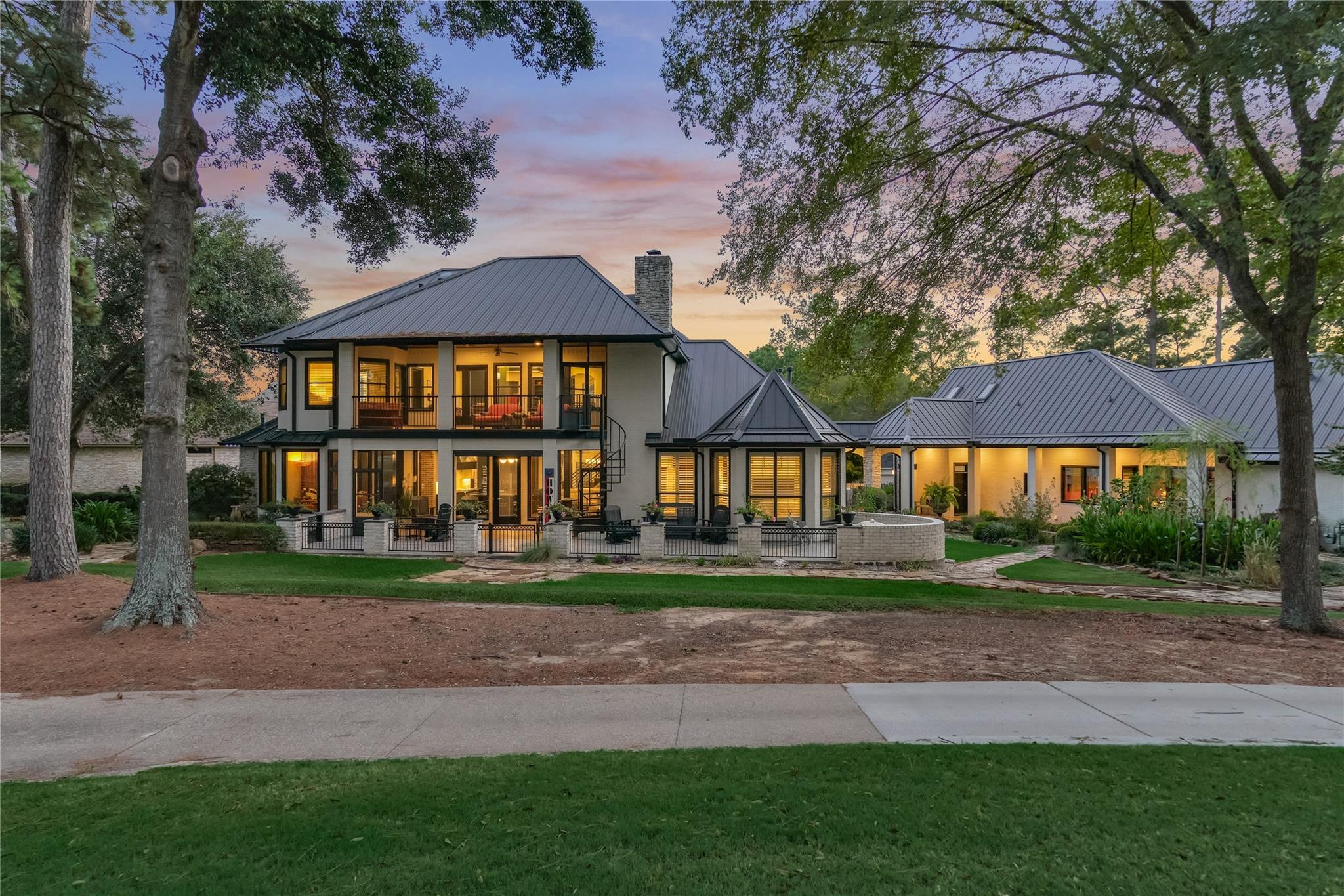 2 W Oaks Court