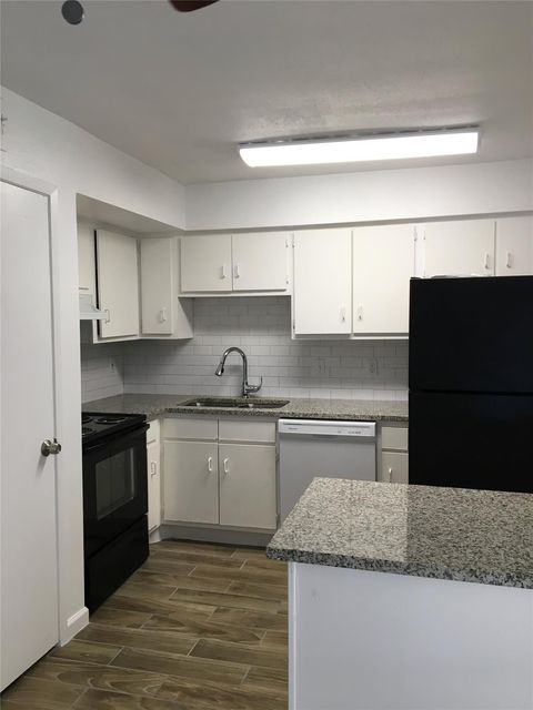 Townhouse For Sale - 5625 Antoine Drive #1303<br/> Houston, TX 77091