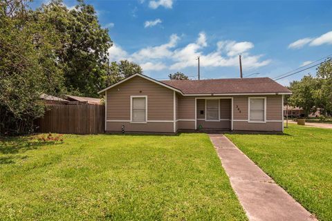 Photo of 202 Norview Drive, Houston, TX 77022 (MLS # 97464061)