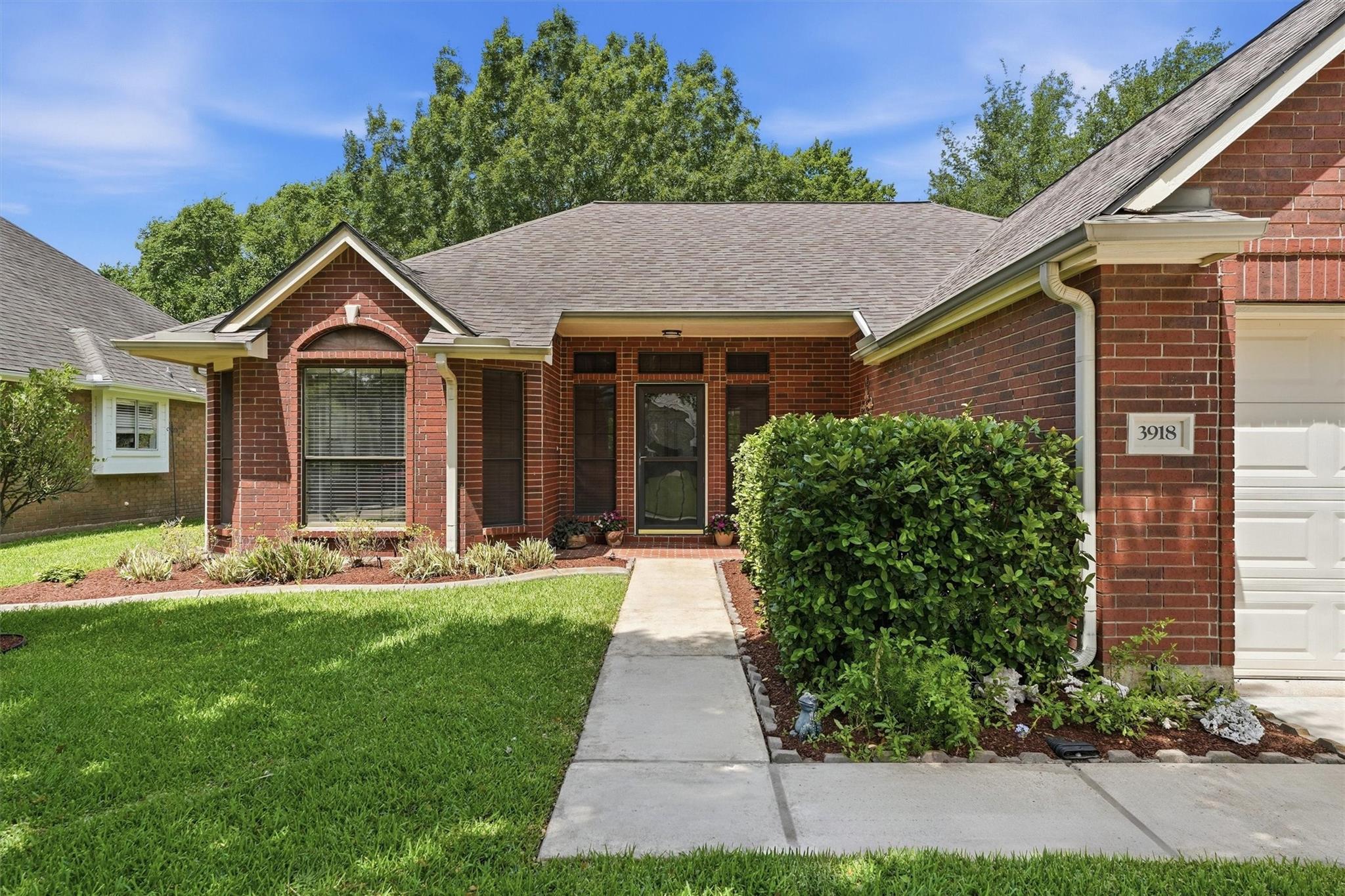 3918 E Peach Hollow Circle
