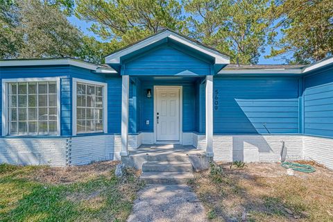 Photo of 5609 Denmark Street #B, Houston, TX 77028 (MLS # 84882277)