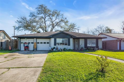 Photo of 819 Hackberry Street, Stafford, TX 77477 (MLS # 98297058)