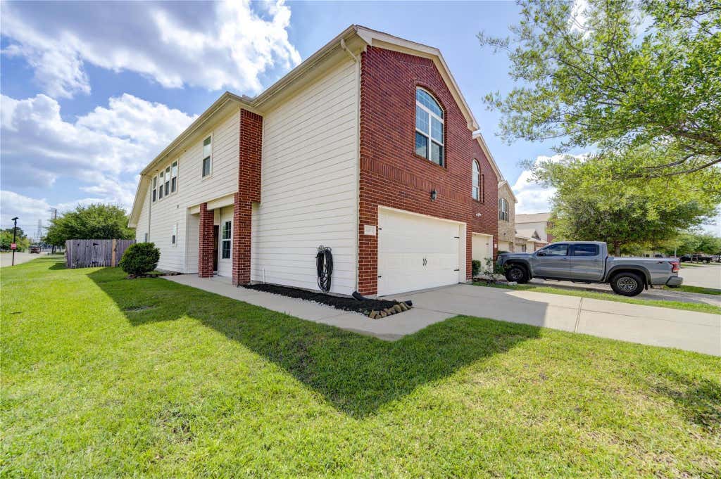 Photo of 5103 Dartmoor Ridge Trail, Houston, TX 77066 (MLS # 37911452)