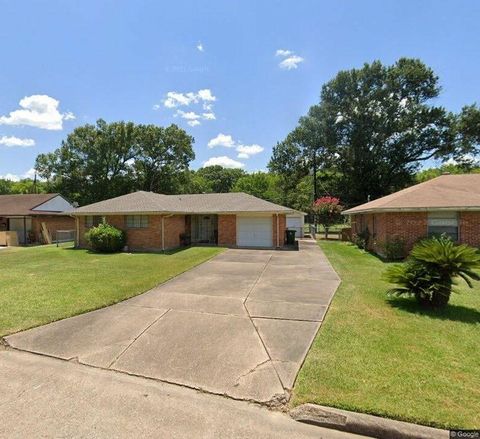 Photo of 10610 Stover Street, Houston, TX 77075 (MLS # 92123946)