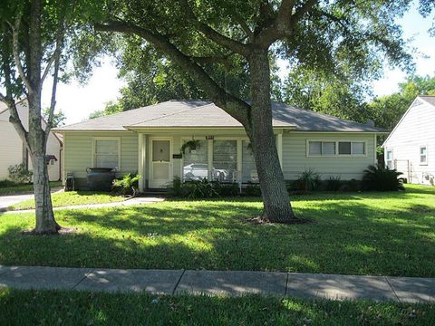 Photo of 4033 Woodcraft Street, Houston, TX 77025 (MLS # 84195970)