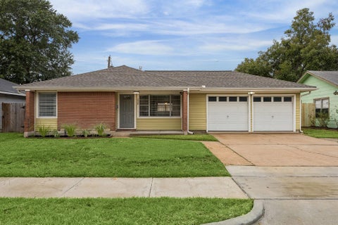 Photo of 226 Irene Street, Deer Park, TX 77536 (MLS # 54967971)