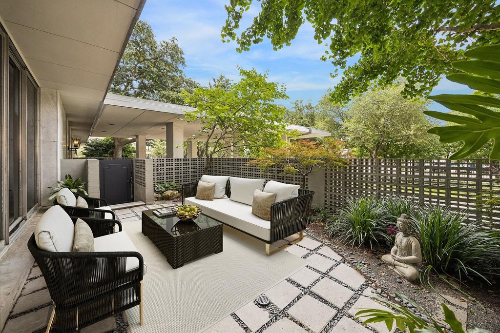 Photo of 2701 Westheimer Road #1H, Houston, TX 77098 (MLS # 93507228)