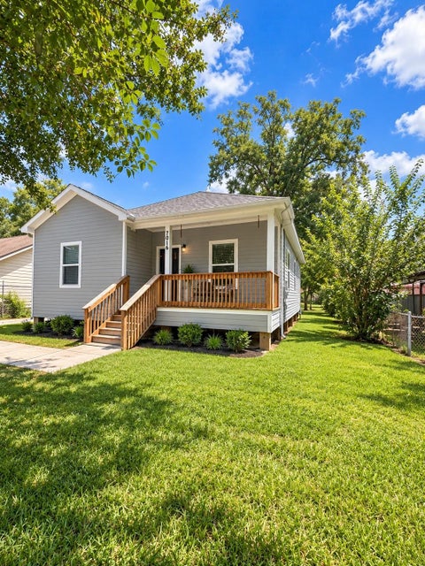 Homes For Sale - 7016 Semmes Street<br/> Houston, TX 77093