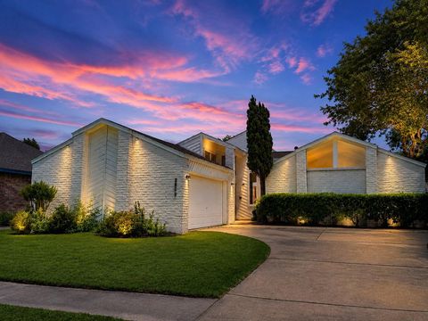 Photo of 8818 Oakleaf Forest Drive, Houston, TX 77088 (MLS # 81201423)