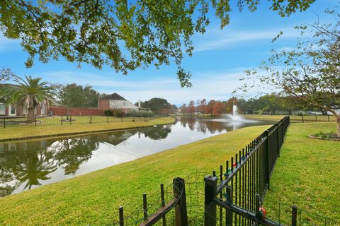 Photo of 510 Crestwater Court, Houston, TX 77082 (MLS # 43262973)